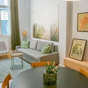 https://peaceful-central-apartment.hotelsinnerja.org